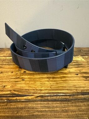 Cuater by TravisMathew Men's Torched Reversible Golf Belt Navy Blue Stripe Sz 40